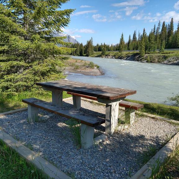 Picnic table at Vermilion Crossing