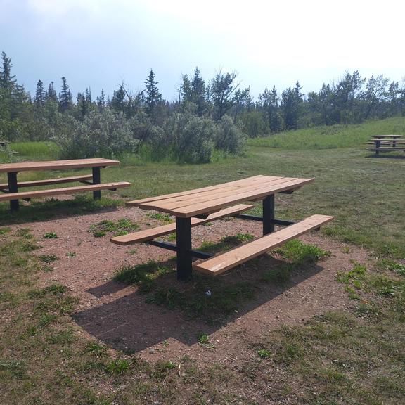 Picnic tables near the parking lot of Votier's Flats in Fish Creek Park