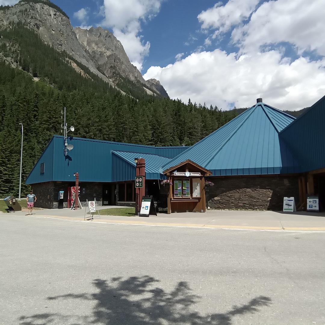 The information center and washrooms in Field